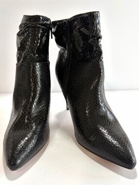 XOXO Taylor Black Snakeskin Embossed Patent Leather Stiletto Boots Size 8.5
